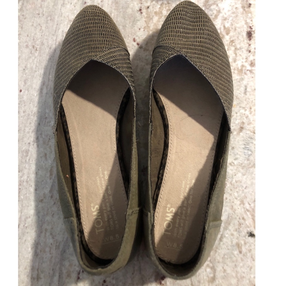 BRAND NEW TOMS women’s size 8.5 Flats